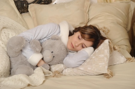 21133845_S sleeping with stuffed animals